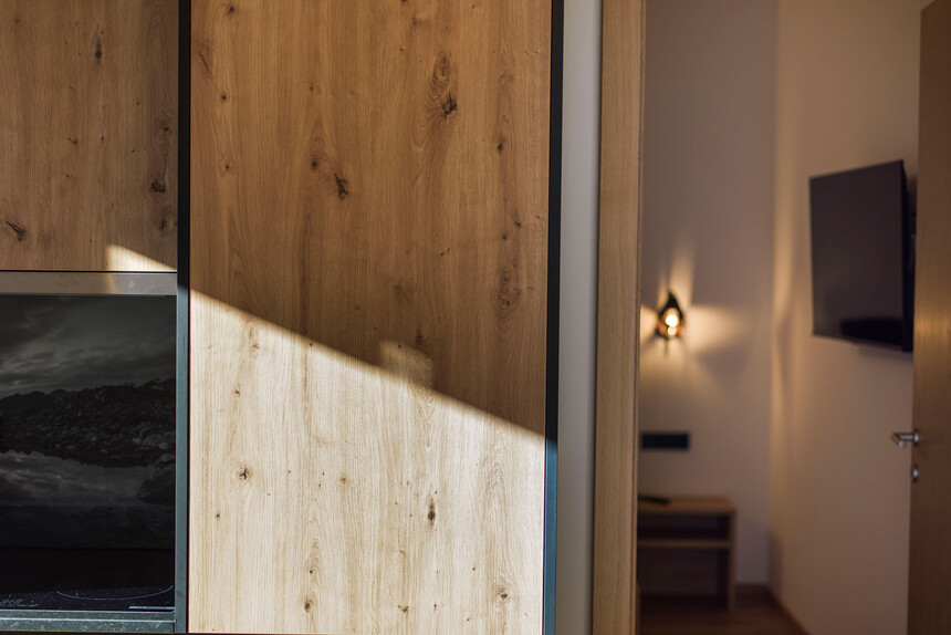 In unserem Apartmenthaus vereinen wir Nachhaltigkeit, Komfort und Zugänglichkeit, um einen modernen Lebensraum zu schaffen, in dem sich unsere Gäste wohlfühlen und gleichzeitig einen positiven Beitrag zur Umwelt leisten können. - frechdax apartments stubai
