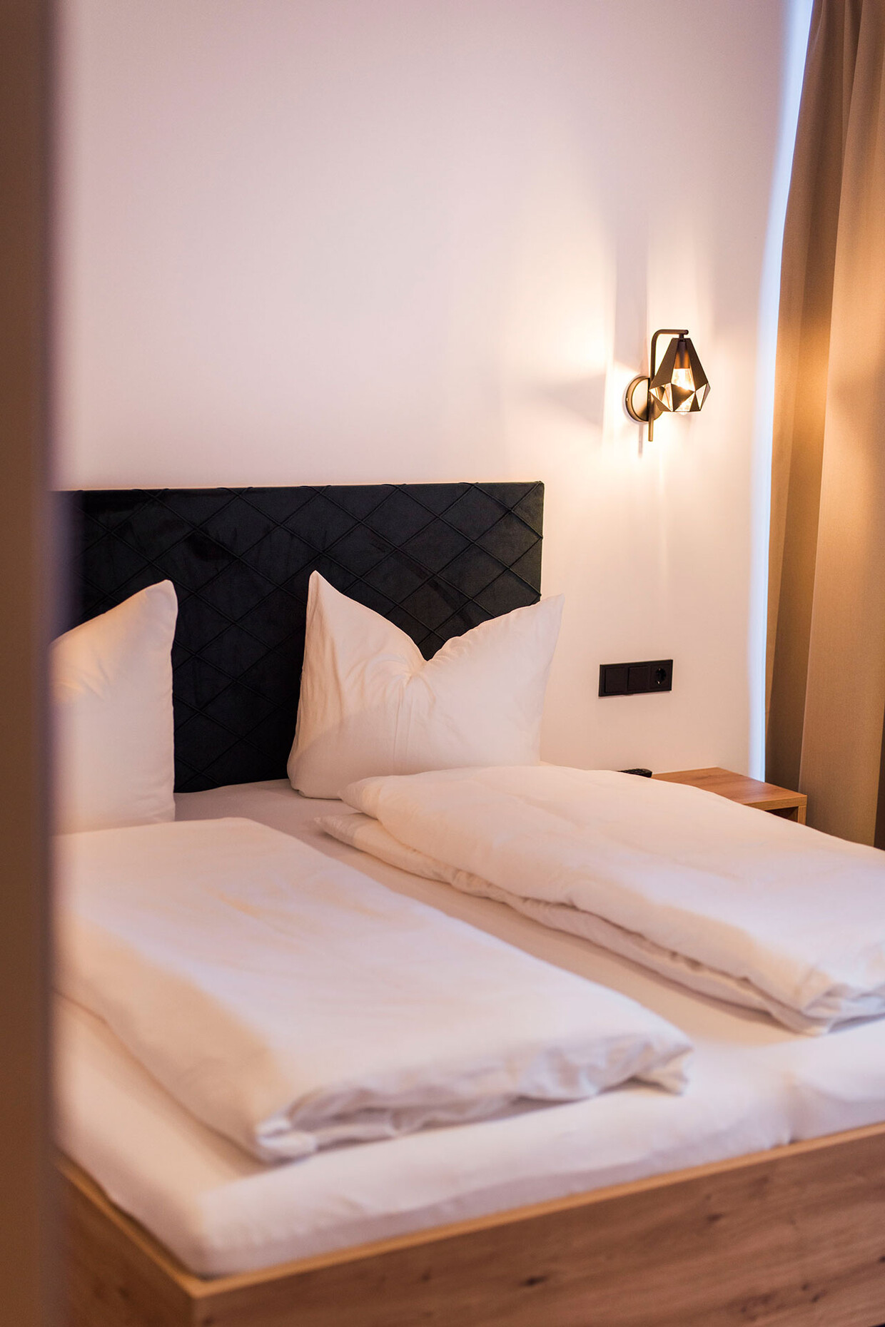 In unserem Apartmenthaus vereinen wir Nachhaltigkeit, Komfort und Zugänglichkeit, um einen modernen Lebensraum zu schaffen, in dem sich unsere Gäste wohlfühlen und gleichzeitig einen positiven Beitrag zur Umwelt leisten können. - frechdax apartments stubai