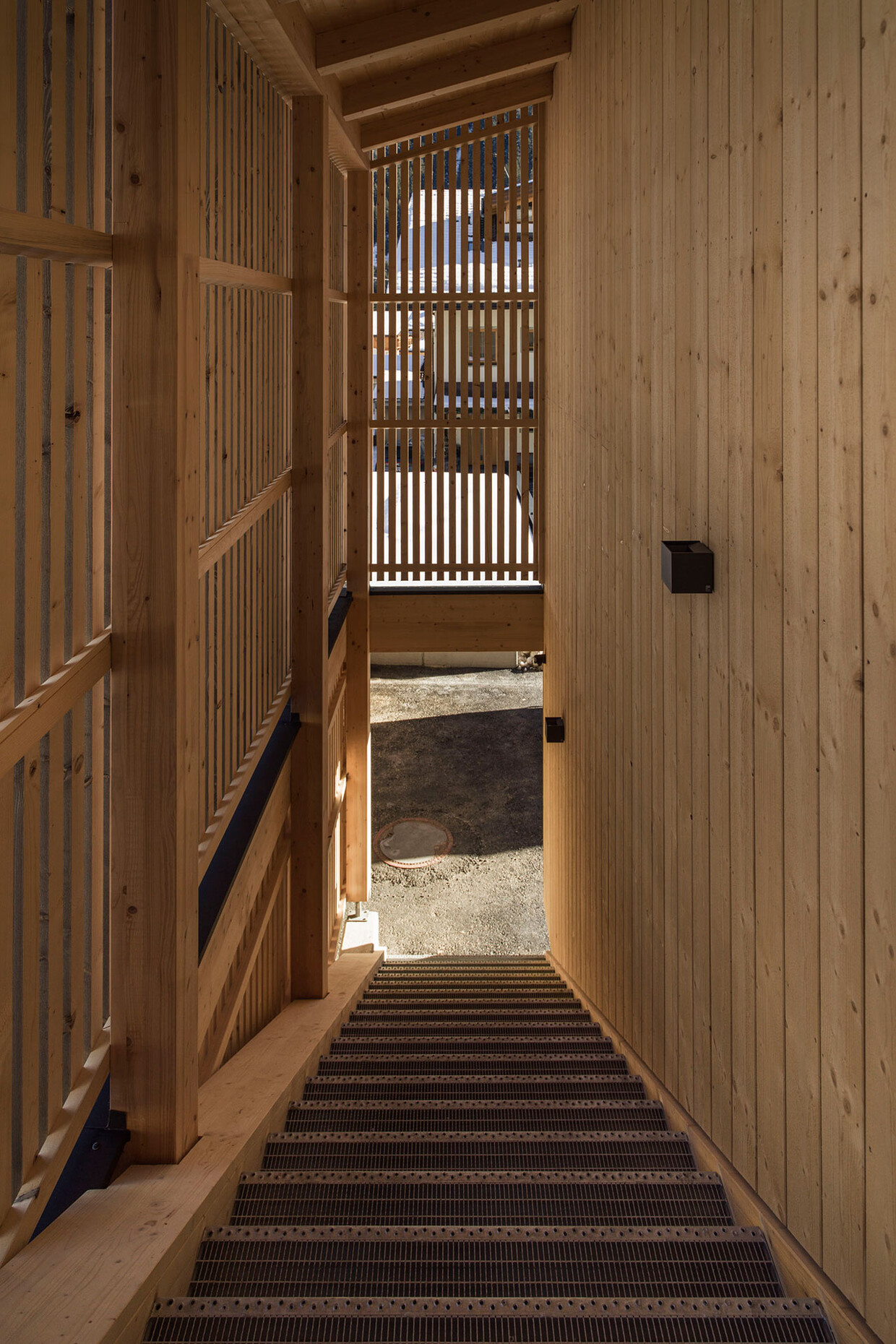 In our apartment house, we combine sustainability, comfort and accessibility to create a modern living space where our guests can feel at home and at the same time make a positive contribution to the environment. - frechdax apartments stubai